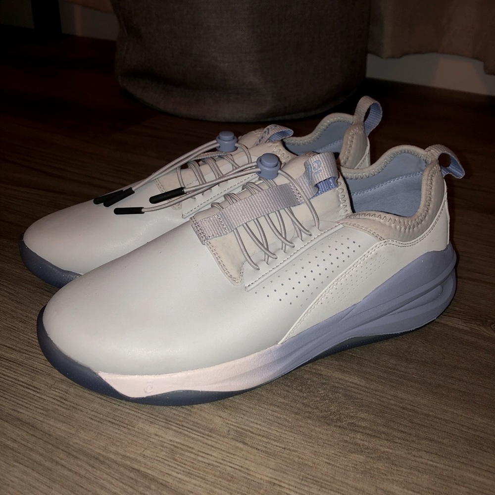 WOMEN'S GREY MATTER CLOVE SHOE